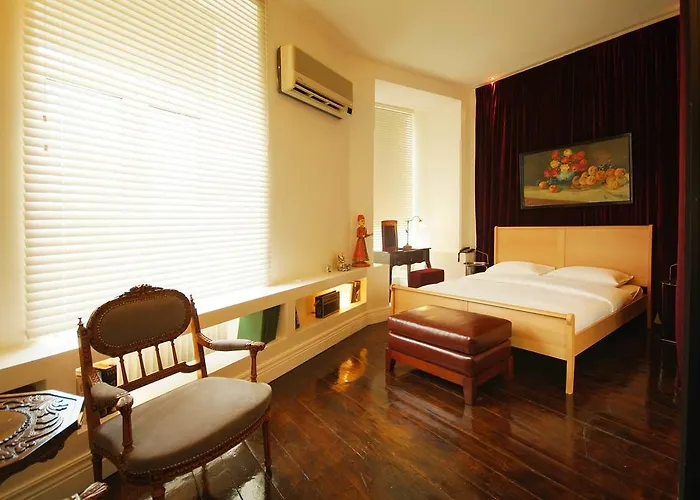 Lush Taksim - Special Category イスタンブール